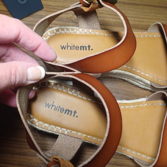 White Mt. Wedge brown leather sandals wmns sz 10 - Picture 2 of 5